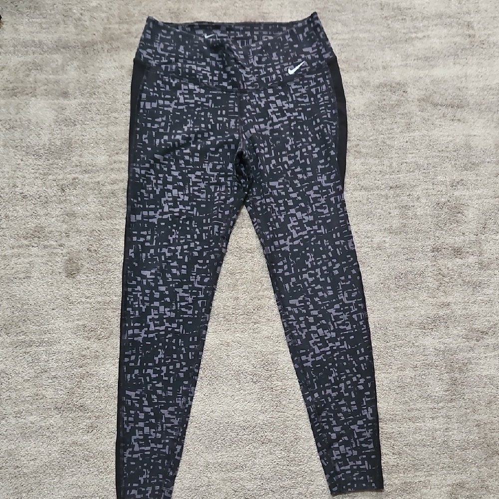 Nike Black and Gray Geometric Leggings